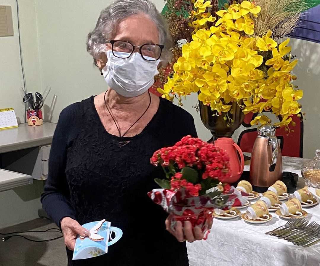 Camacã: Professora Célia Moura recebe homenagem da Secretaria de Educação
